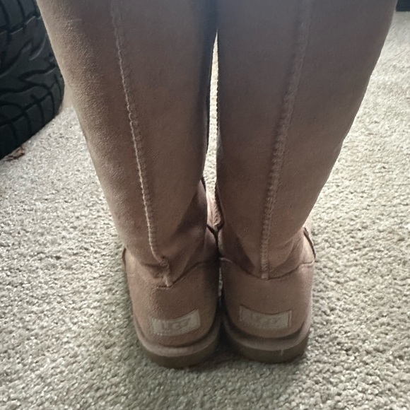Ugg tall buts - Picture 3 of 5